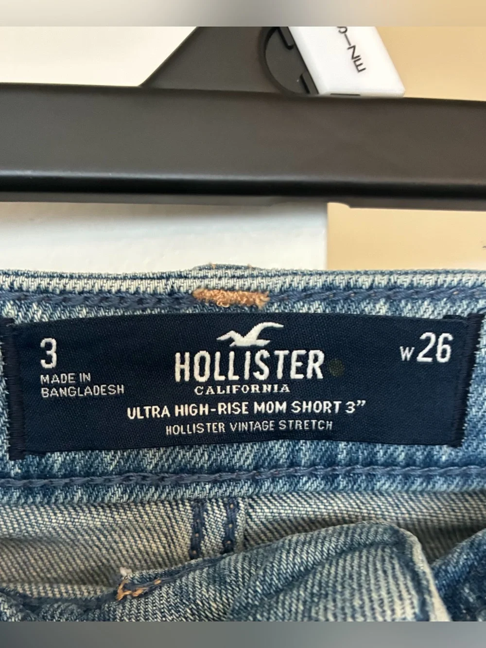 Hollister Ultra High Rise Mom Blue Denim Cutoff Shorts Patchwork Pockets sz 3